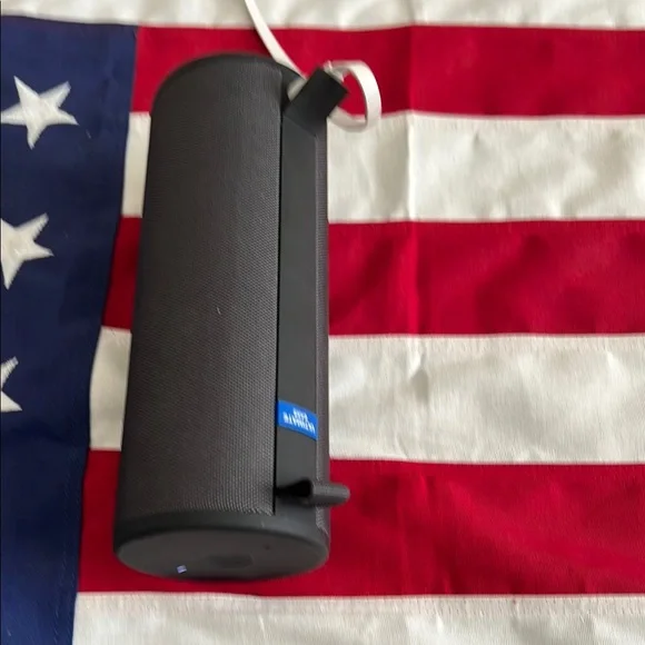 Black Portable Bluetooth Speaker - Picture 3 of 13